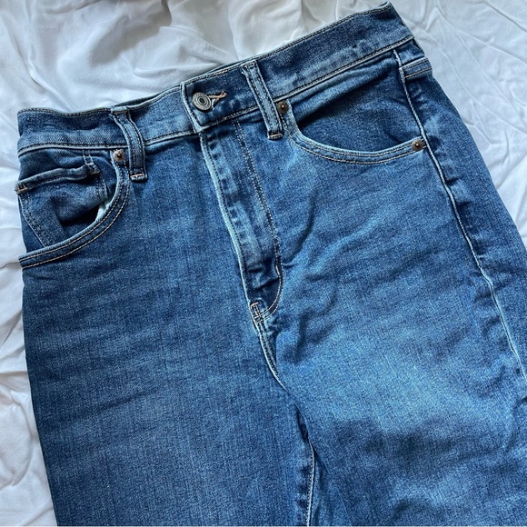 Abercrombie & Fitch The Flare Ultra High Rise Curve Love Jeans - Picture 4 of 6